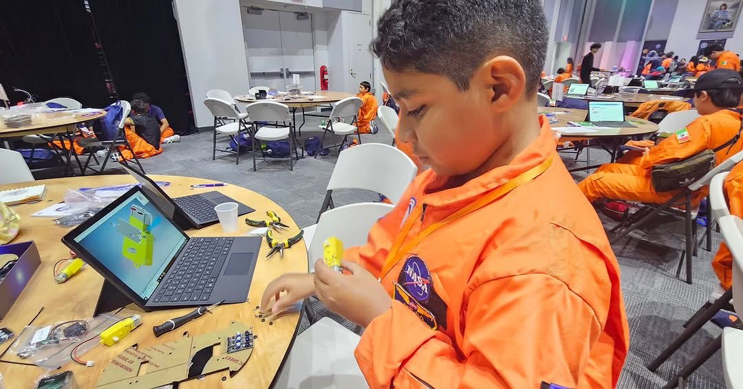 André Enoc regresa de la NASA con la misión de impulsar la ciencia entre los niños hondureños