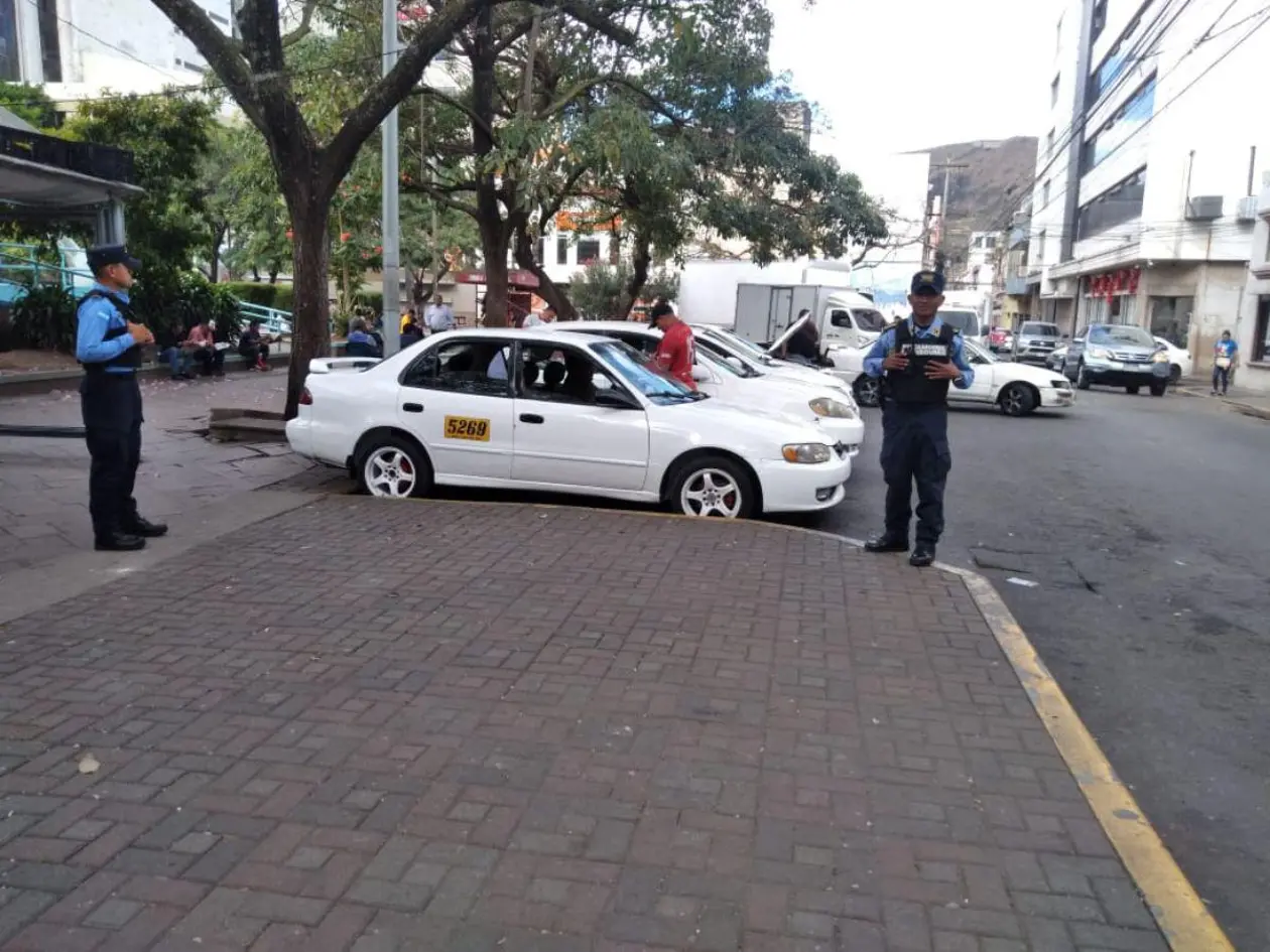 División antiextorsión comienza intervensión en al menos 14 puntos de taxis en Tegucigalpa para combatir la extorsión durante el fin de semana