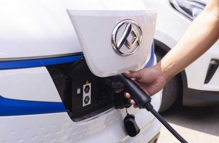 Dante Mossi: “Movilidad eléctrica sería alternativa contra la crisis energética”