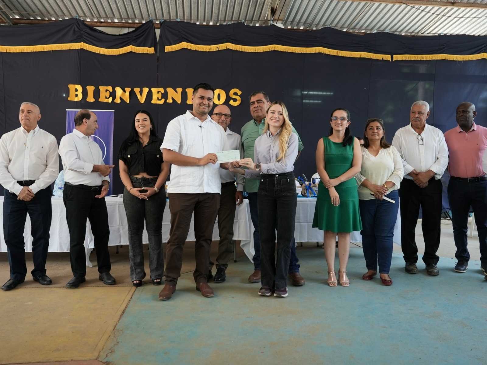 Congreso entrega 100 becas para estudiantes de excelencia académica de Santa Cruz De Yojoa
