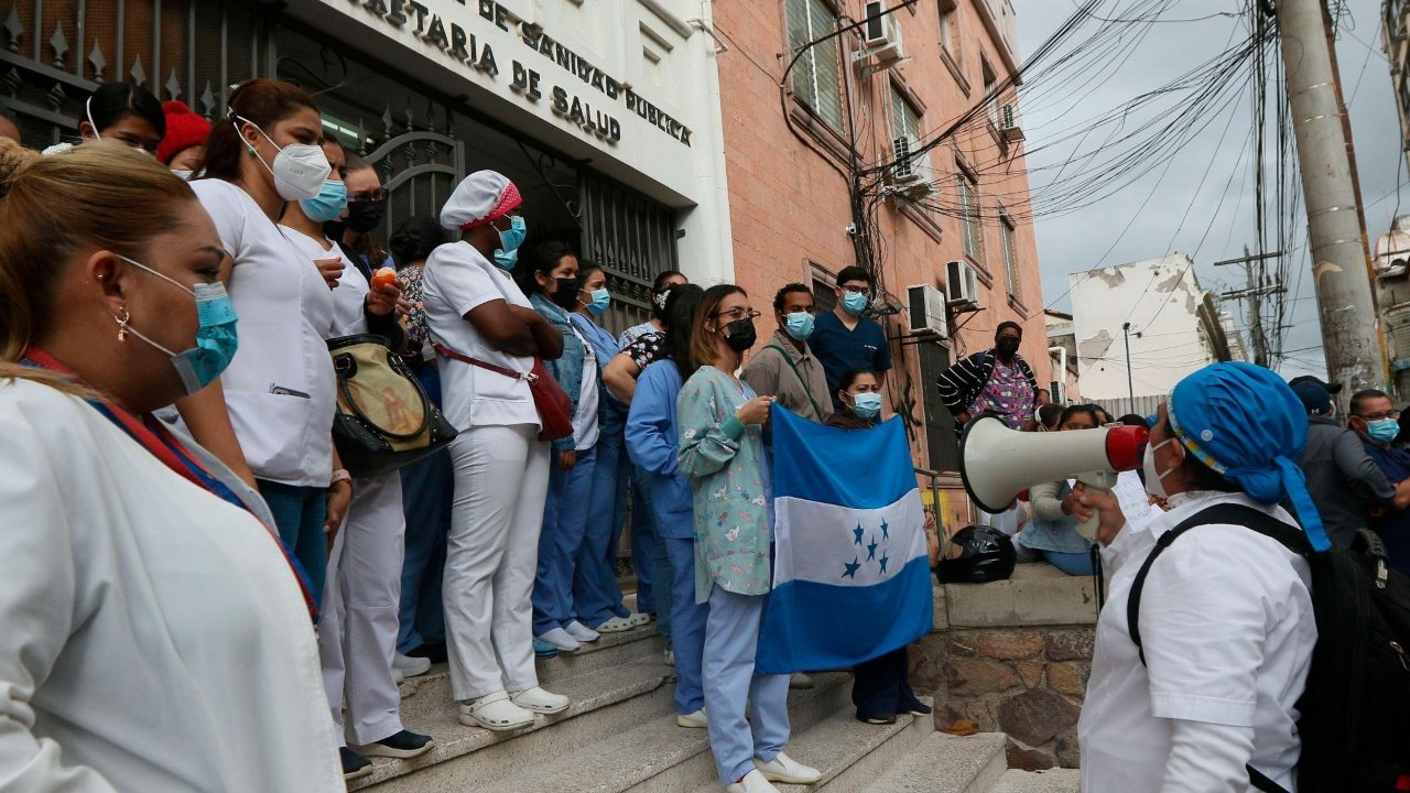 Médicos anuncian asambleas informativas a nivel nacional este lunes por crisis laboral en el sector salud