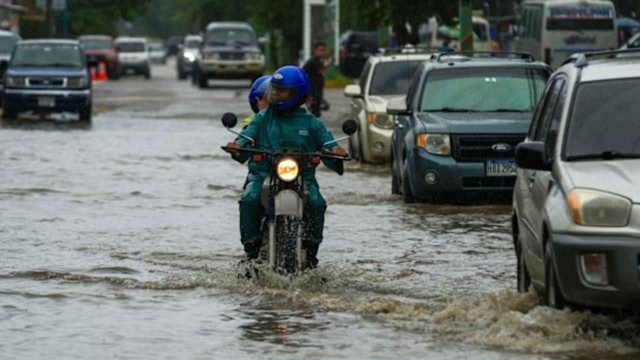 Onda tropical provocará lluvias intensas en el sur y occidente de Honduras