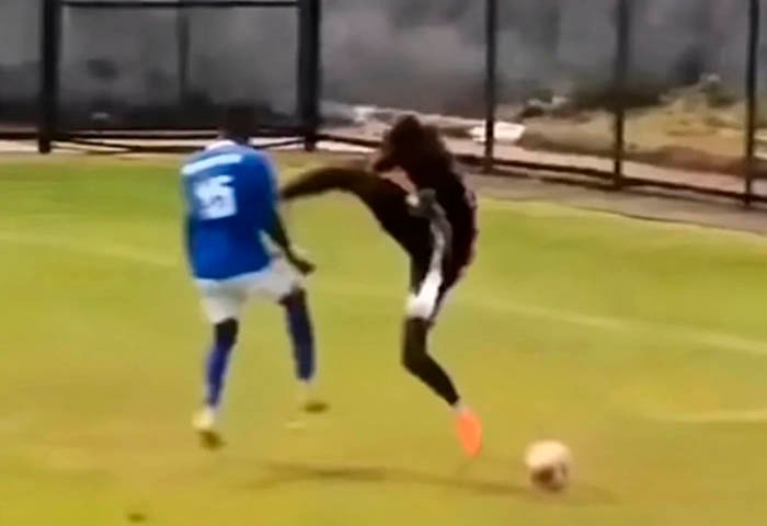 Muere futbolista en Ghana tras recibir un rodillazo en el rostro durante un partido