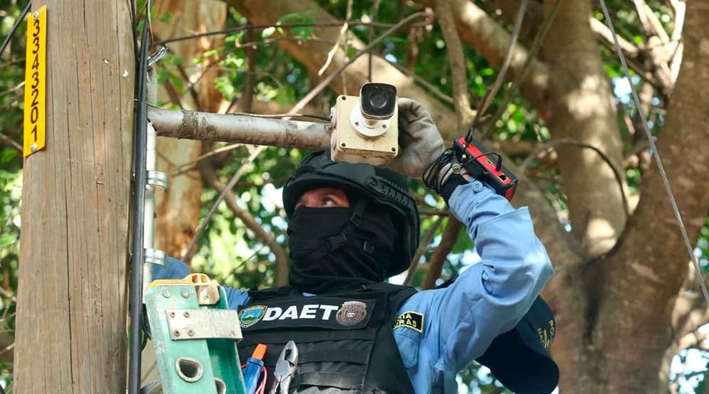¿Cómo utilizan las estructuras criminales las cámaras de vigilancia para controlar territorios?