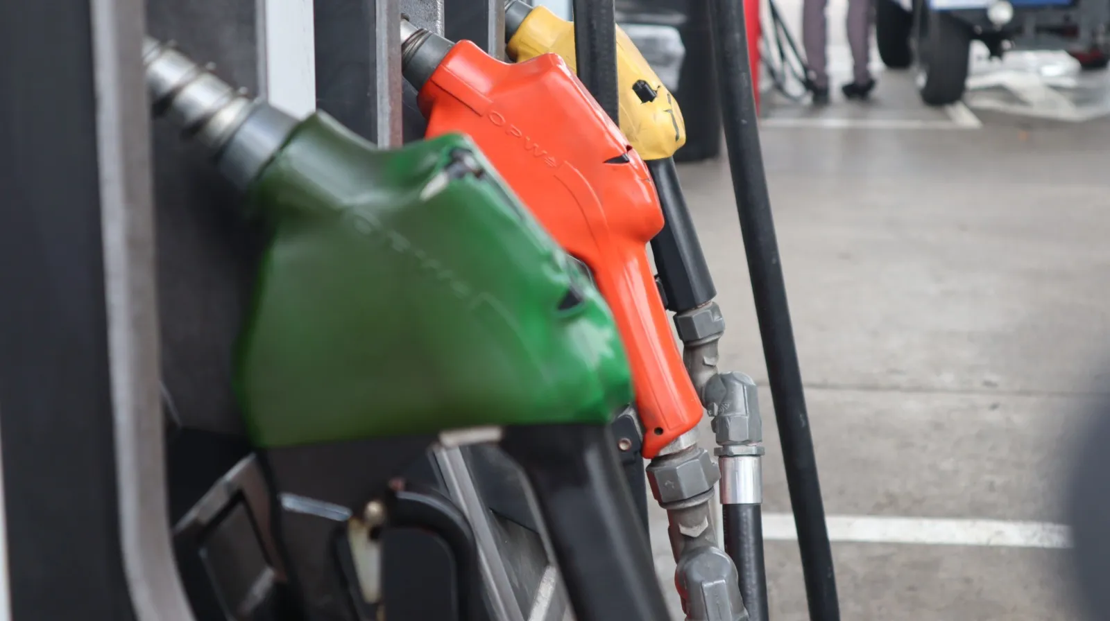 Gobierno descarta fuertes aumentos en combustibles pese a tensión entre Estados Unidos e Irán