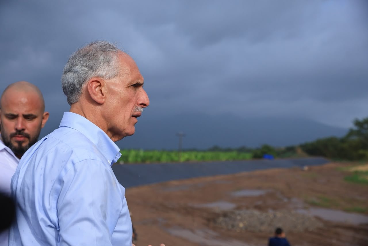 Presidente Asfura supervisa obras de protección contra inundaciones en el Valle de Sula