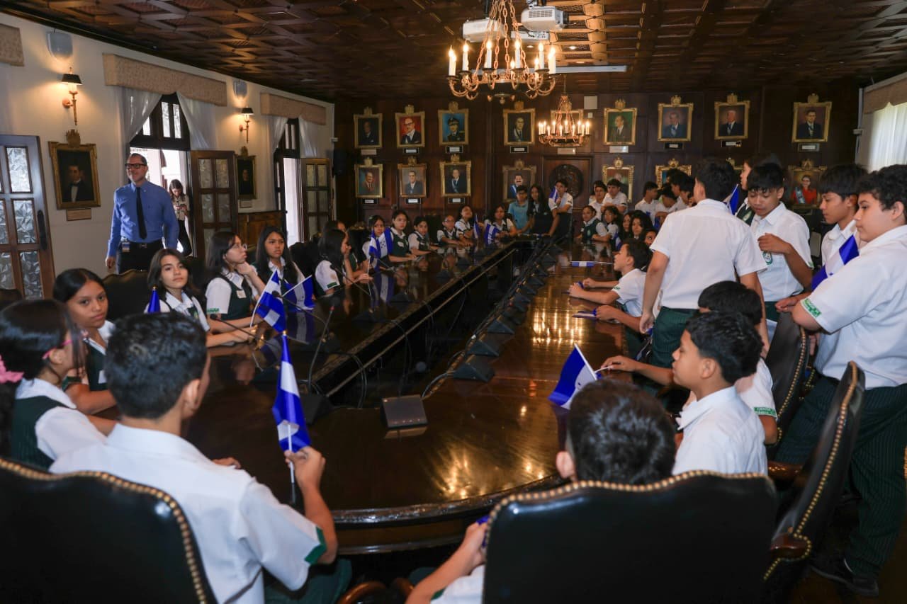 Casa Presidencial abre sus puertas para inspirar a los alumnos del Centro Educativo Hosanna