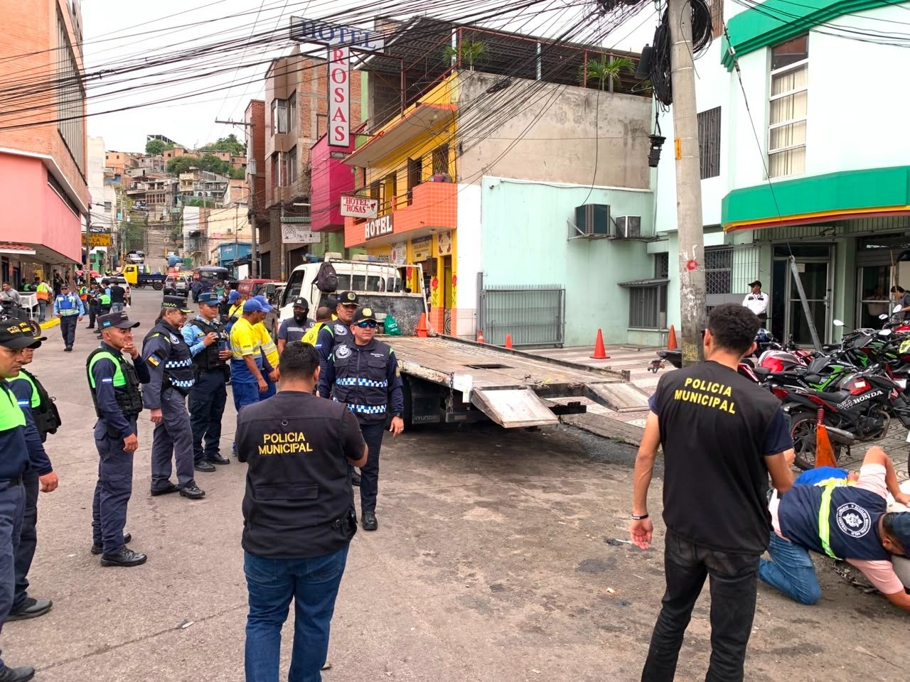 Policía Municipal recupera espacios públicos y libera vías en Comayagüela