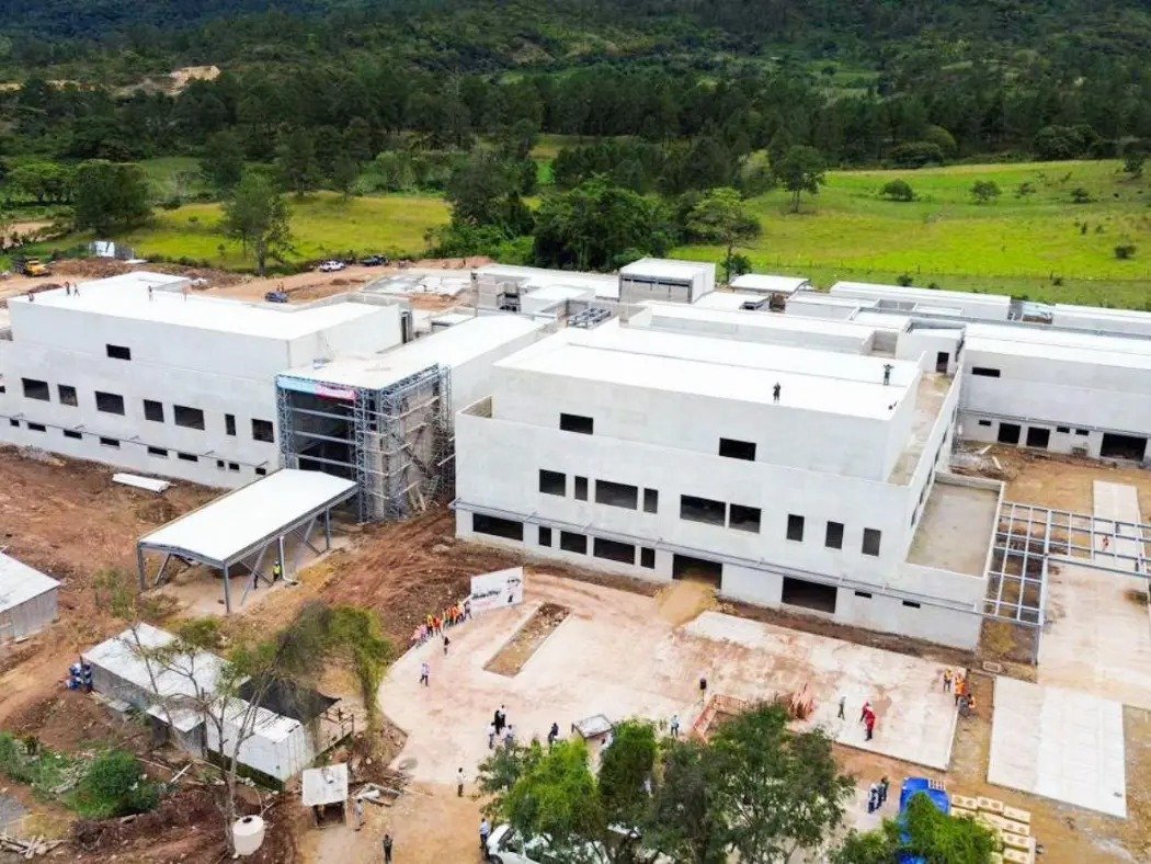 Costo de tres hospitales aumenta 158 % y Gobierno revisa continuidad de proyectos paralizados
