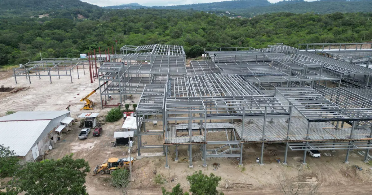 Sin rastro público de contrato millonario para la finalización del hospital de Santa Bárbara
