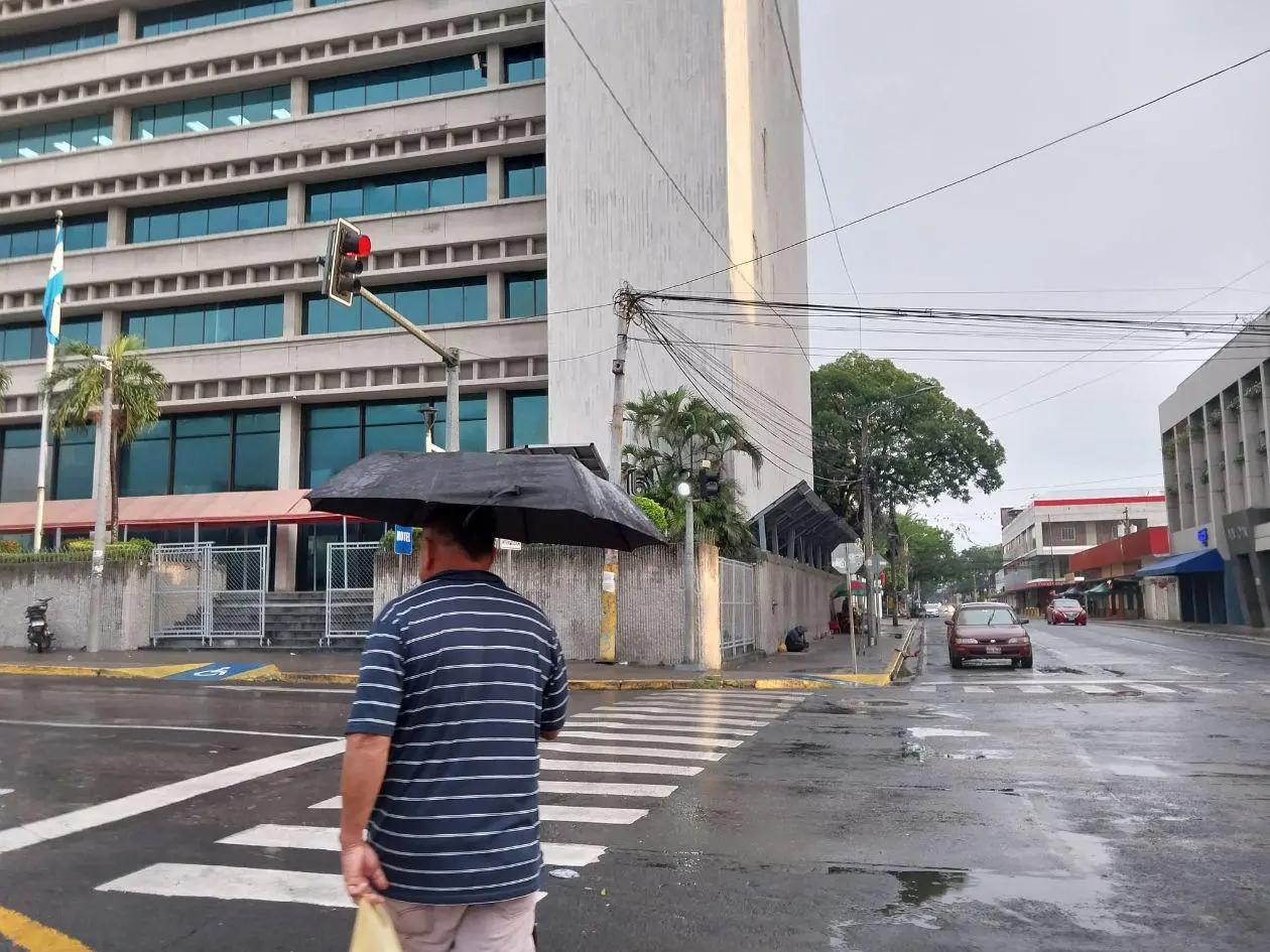 Vientos del Caribe mantienen presencia de humedad y provocarán lluvias débiles en varias regiones de Honduras